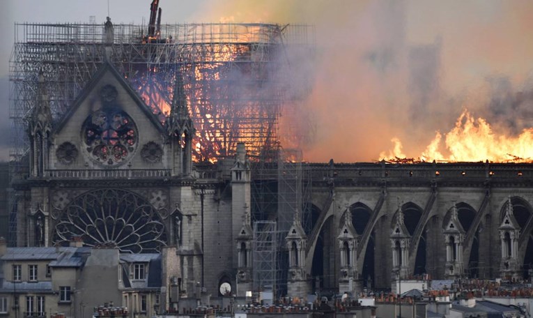 Zašto je bilo tako teško ugasiti požar u katedrali Notre-Dame?